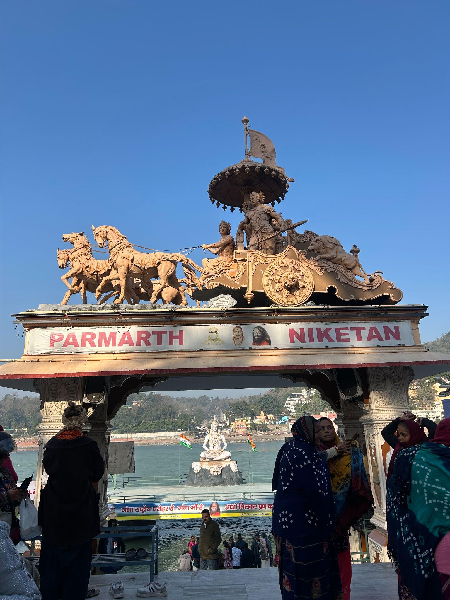 インドのリシケシのシヴァ神像