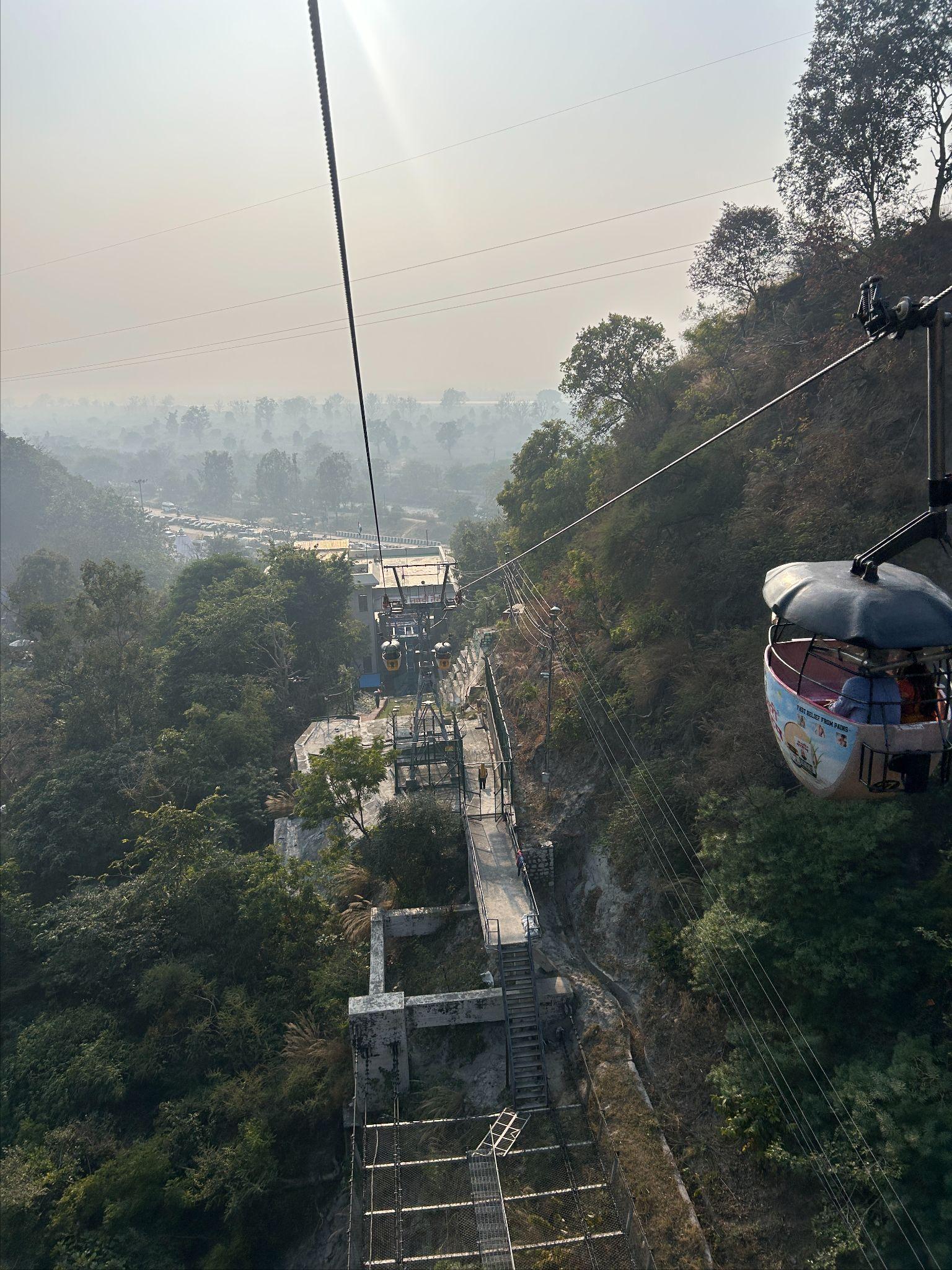 インドの急なロープウェイ